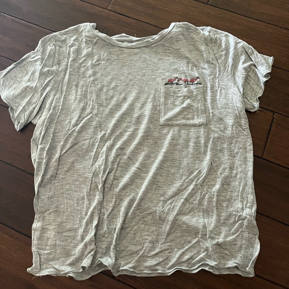 Grey t shirt with flamingos on pocket